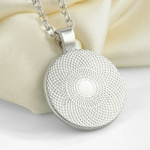 Necklaces - Picture 3 of 4